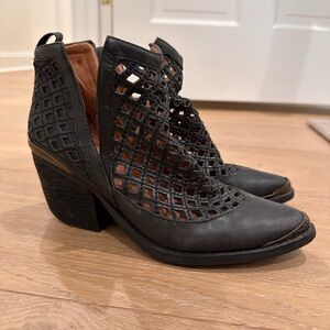 Jeffrey Campbell Bootie size 7.5